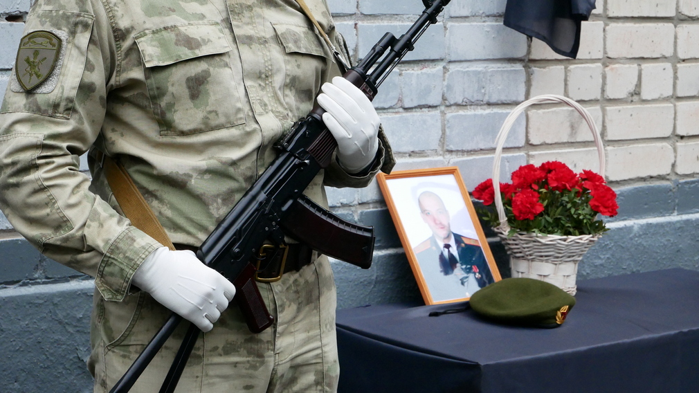 В Брянске установят мемориальные доски в память героев-выпускников на двух школах и техникуме